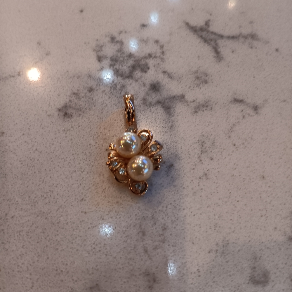 VINTAGE ROMAN GOLD PLATED PENDANT, PEARL & CRYSTAL
